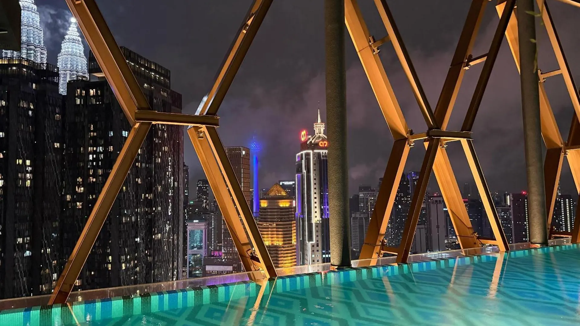 Hotel Scarletz Suites Klcc By Taheeens Kuala Lumpur