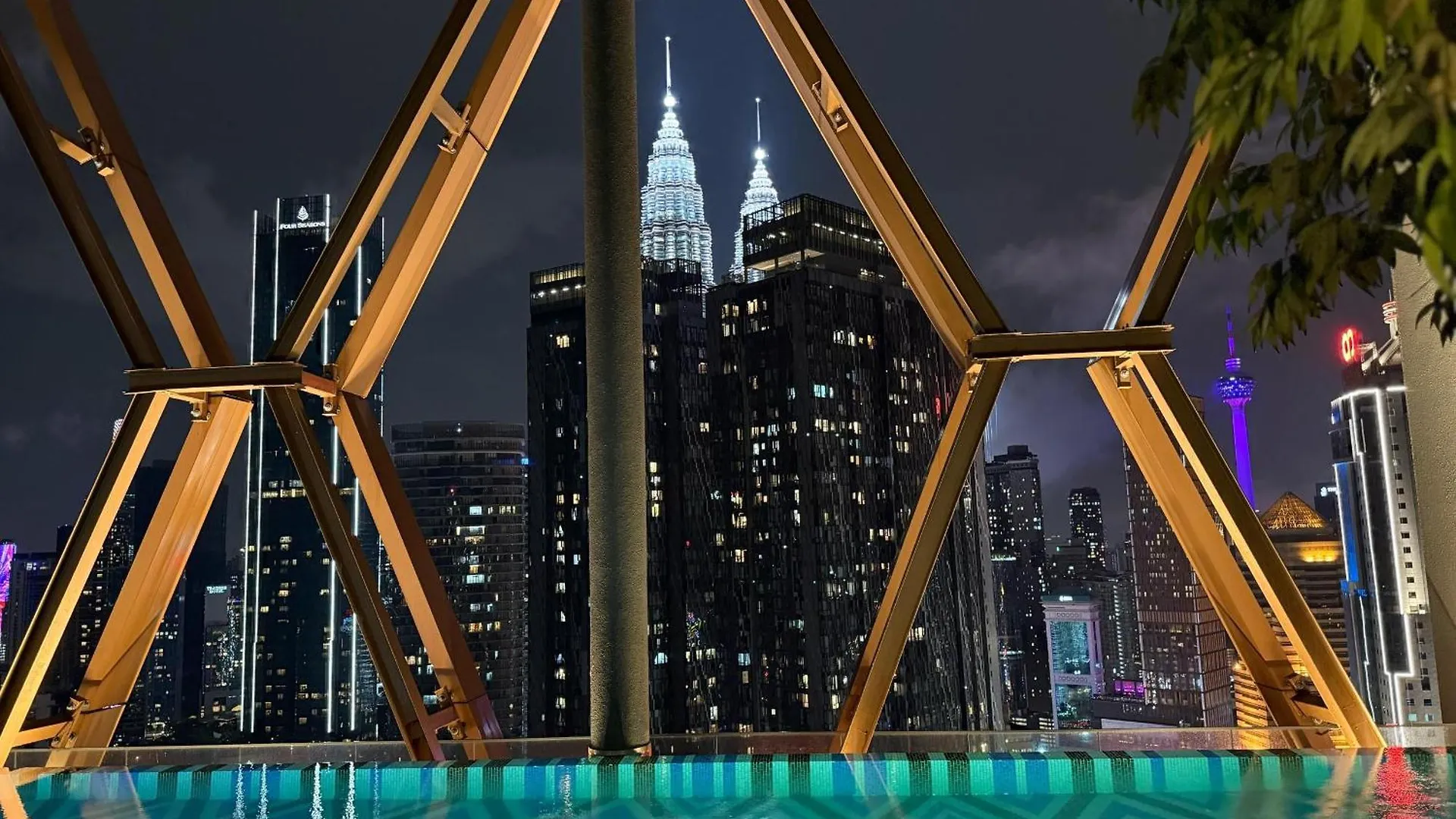 קואלה לומפור Scarletz Suites Klcc By Taheeens מלון קואלה לומפור